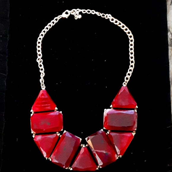 Red statement necklace - Picture 1 of 3